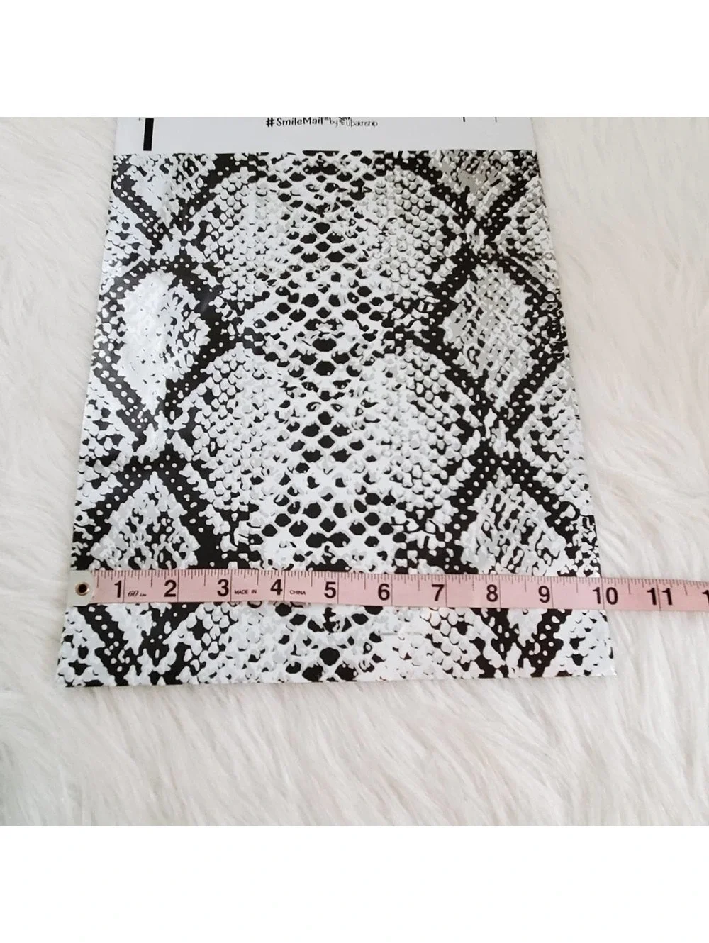 (25) 10 x 13 Snake Print Self Sealing Poly Mailers